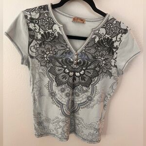 Blue Canyon Light Gray Graphic Short Sleeve Top